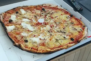 Larry s Pizza image