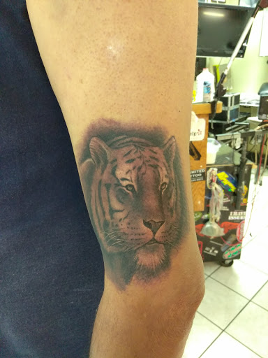 Tattoo Shop «Unlimited Tattoo», reviews and photos, 359 S Irwindale Ave, Azusa, CA 91702, USA