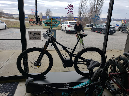 Shoe Store «PRO BIKE+RUN Robinson», reviews and photos, 3100 Robinson Ln, Pittsburgh, PA 15205, USA