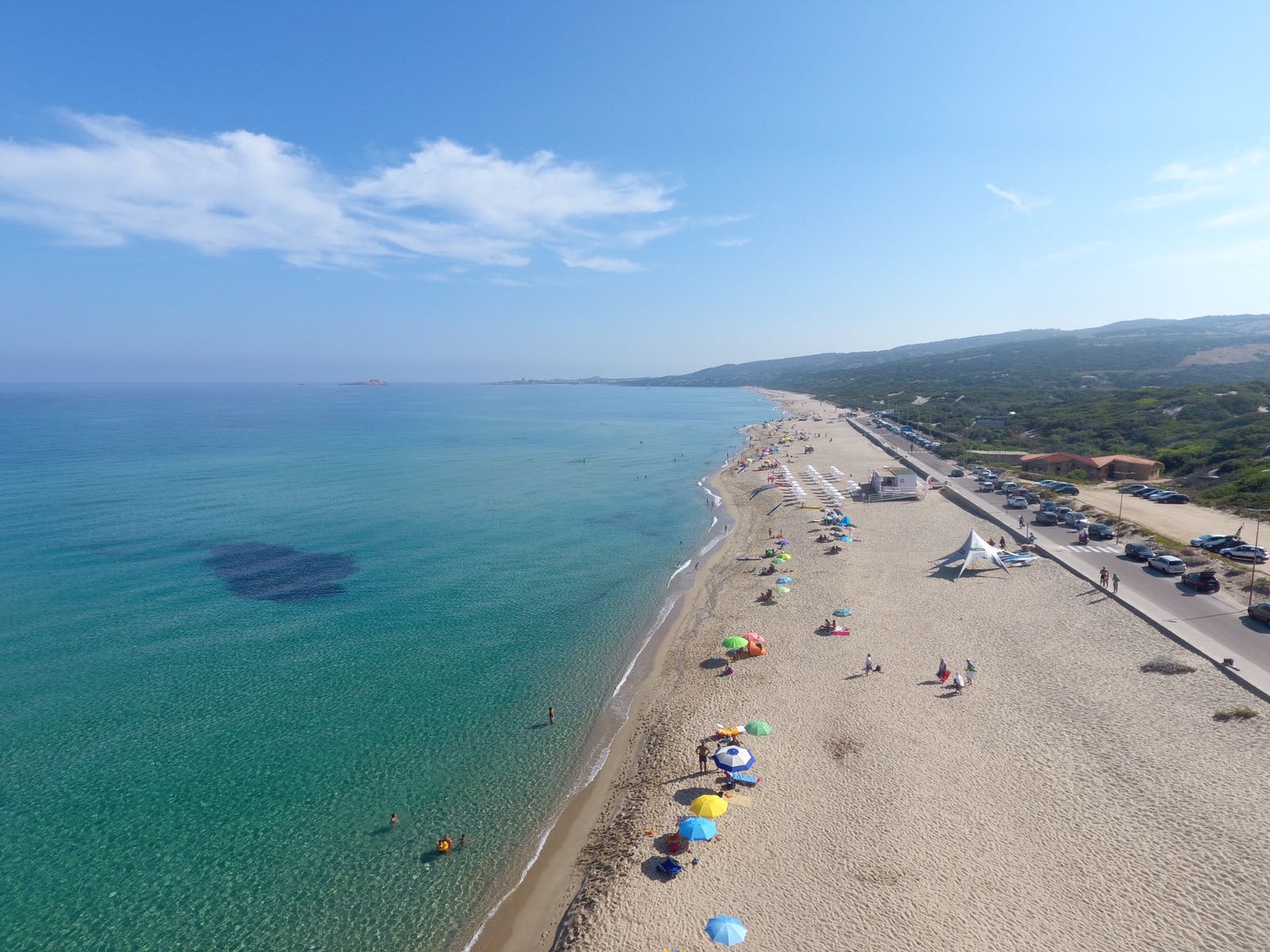 Photo de Plage de Junchi di Badesi avec sable lumineux de surface