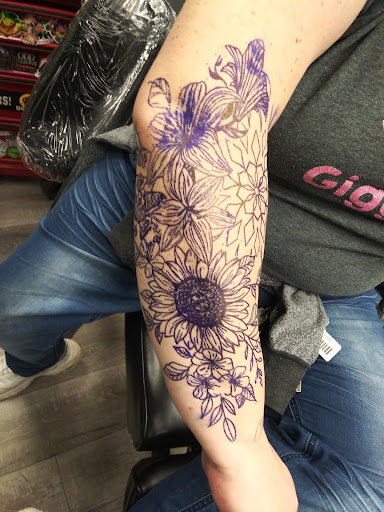 Tattoo Shop «Black Sheep Tattoo Studios», reviews and photos, 1679 E Main St, Kent, OH 44240, USA