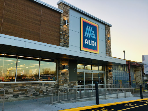ALDI, 3057 NJ-35, Hazlet, NJ 07730, USA, 