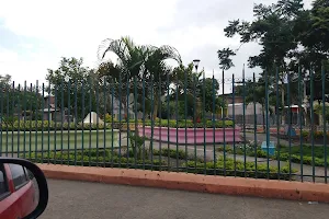 Parque "General Eloy Alfaro Delgado" image