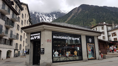 Boardriders Quiksilver, Billabong, Element, DC Shoes, RVCA, Men & Youth only à Chamonix-Mont-Blanc