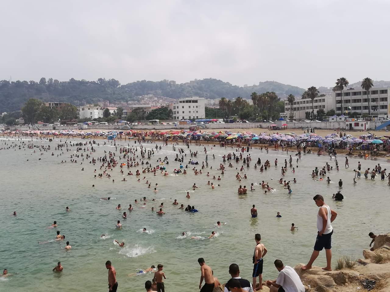 Photo de Plage d'Aïn El Dawla zone des équipements