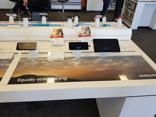 Cell Phone Store «AT&T», reviews and photos, 3630 Peachtree Pkwy Suite 501, Suwanee, GA 30024, USA