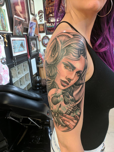 Tattoo Shop «Lady Luck Tattoo Gallery», reviews and photos, 961 E Guadalupe Rd, Tempe, AZ 85283, USA
