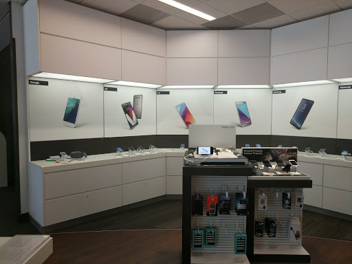 Cell Phone Store «Verizon», reviews and photos, 4950 Monticello Ave #11a, Williamsburg, VA 23188, USA