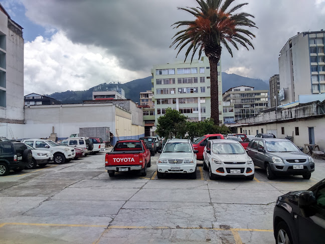Opiniones de Parqueadero Cadyventas en Quito - Aparcamiento