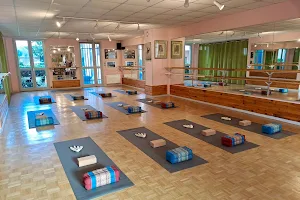 Maitri Yoga Chartres image