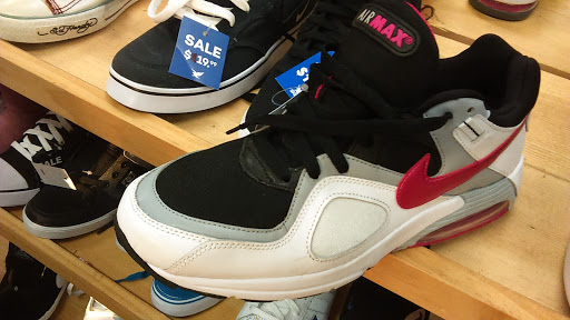 Shoe Store «Shiekh Shoes», reviews and photos, 1100 S Mooney Blvd, Visalia, CA 93277, USA