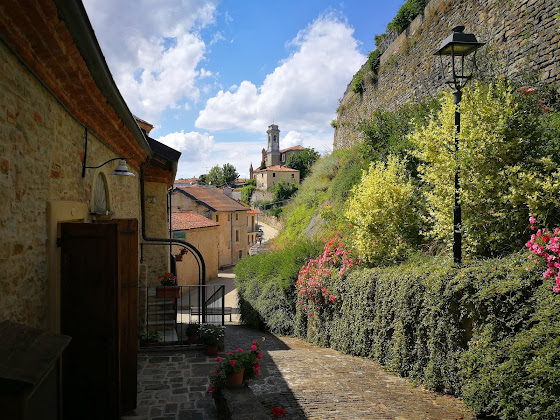 Photo Bed & Breakfast Dimora Storico Romantica Il Sole E La Luna 12050 Cerretto Langhe