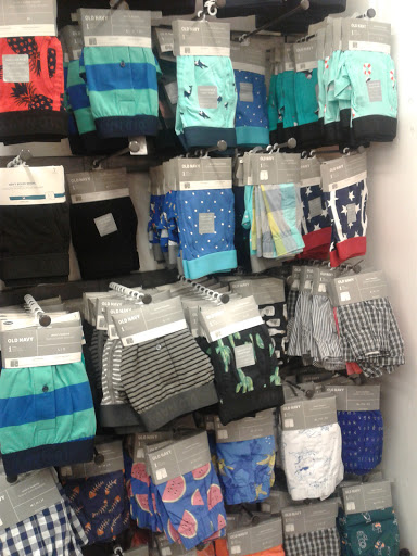 Clothing Store «Old Navy», reviews and photos, 1730 W Fullerton Ave, Chicago, IL 60614, USA