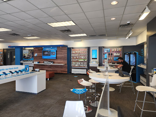 Cell Phone Store «AT&T», reviews and photos, 709 Lewis And Clark Parkway, Clarksville, IN 47129, USA