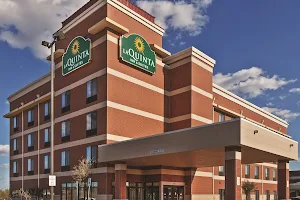 La Quinta Inn & Suites by Wyndham Edmond image