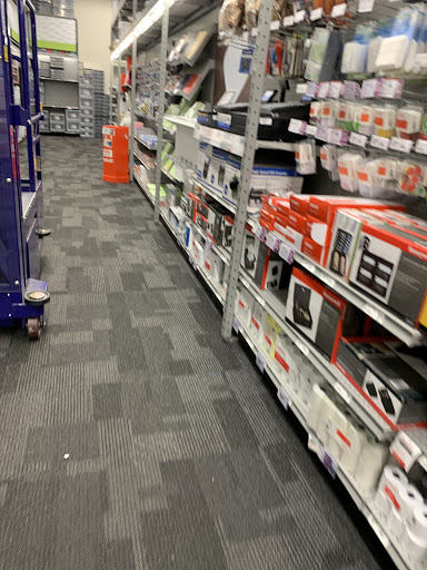 Office Supply Store «Staples», reviews and photos, 1080 Old Country Rd, Westbury, NY 11590, USA