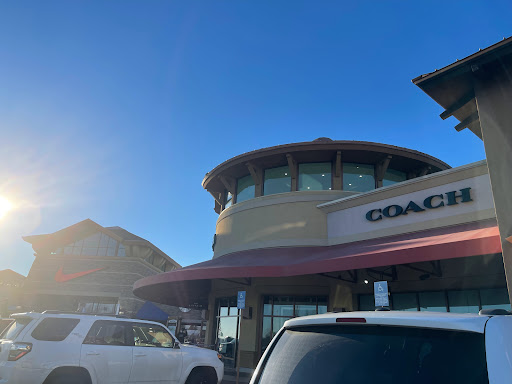 Shopping Mall «Woodburn Premium Outlets», reviews and photos, 1001 N Arney Rd, Woodburn, OR 97071, USA