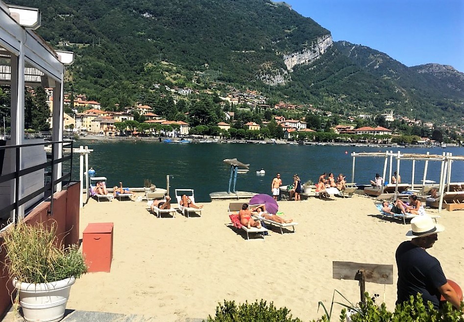 Lido di Lenno Beach'in fotoğrafı kısmen tatil bölgesi