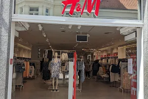 H&M image