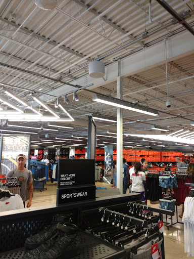 Clothing Store «Nike Factory Store», reviews and photos, 11211 120th Ave #80, Pleasant Prairie, WI 53158, USA