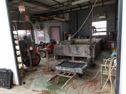 Truck Repair Shop «Hodges Auto & Truck Services», reviews and photos, 2762 US-287, Decatur, TX 76234, USA