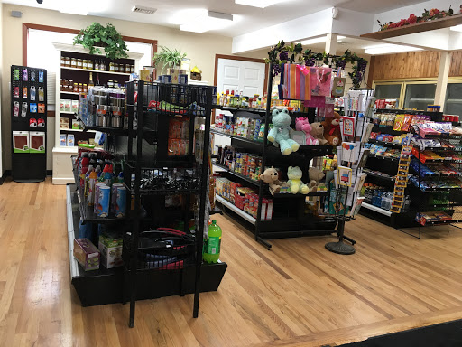 Grocery Store «River country store (live bait sold here )», reviews and photos, 2142 Mission Rd, Harpers Ferry, WV 25425, USA