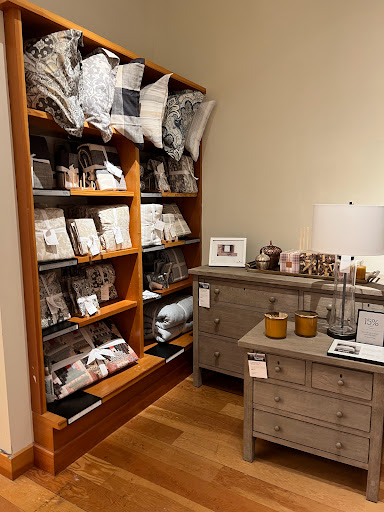 Furniture Store «Pottery Barn», reviews and photos, 2700 Clarendon Blvd r100, Arlington, VA 22201, USA