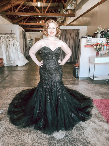 Bridal Shop «Strut Bridal Salon - Sizes 12+», reviews and photos, 4264 Atlantic Ave, Long Beach, CA 90807, USA
