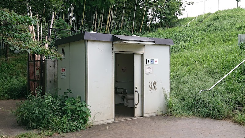 片倉うさぎ山公園(あそびの林) 公衆トイレ