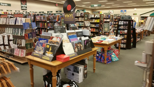 Book Store «Barnes & Noble», reviews and photos, 1991 Sproul Rd, Broomall, PA 19008, USA