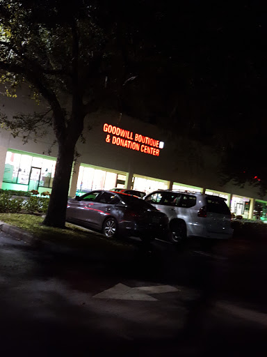 Thrift Store «Goodwill Palm Beach Gardens Boutique/Vintage Shoppe & Donation Center», reviews and photos