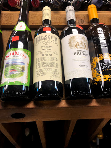 Wine Store «Gulf Liquors & Wine», reviews and photos, 1535 Madruga Ave, Coral Gables, FL 33146, USA