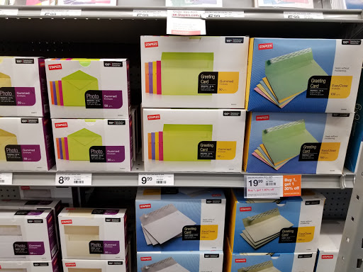 Office Supply Store «Staples», reviews and photos, 4940 O St, Lincoln, NE 68510, USA