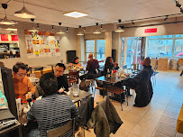 Atmosphère du Restaurant Yi Bowl Noodle 小黄碗羊汤馆·羊肉泡馍 à Paris - n°5
