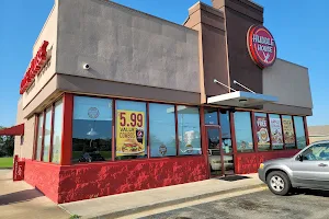 Huddle House image