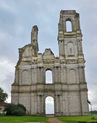 Vestige de l'Abbaye du Mont-Saint-Éloi à Mont-Saint-Éloi