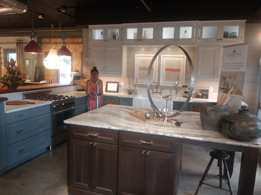 Interior Designer «Island Paint & Decorating Center», reviews and photos, 860 N Courtenay Pkwy, Merritt Island, FL 32953, USA