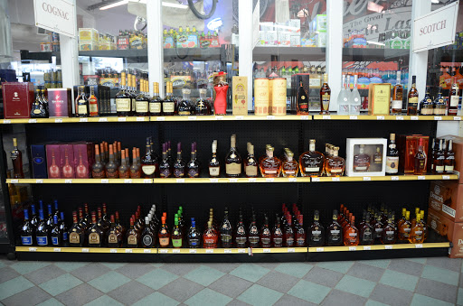 Liquor Store «Paris West Wood Wines & Liquor», reviews and photos, 1220 W Wood St, Paris, TN 38242, USA
