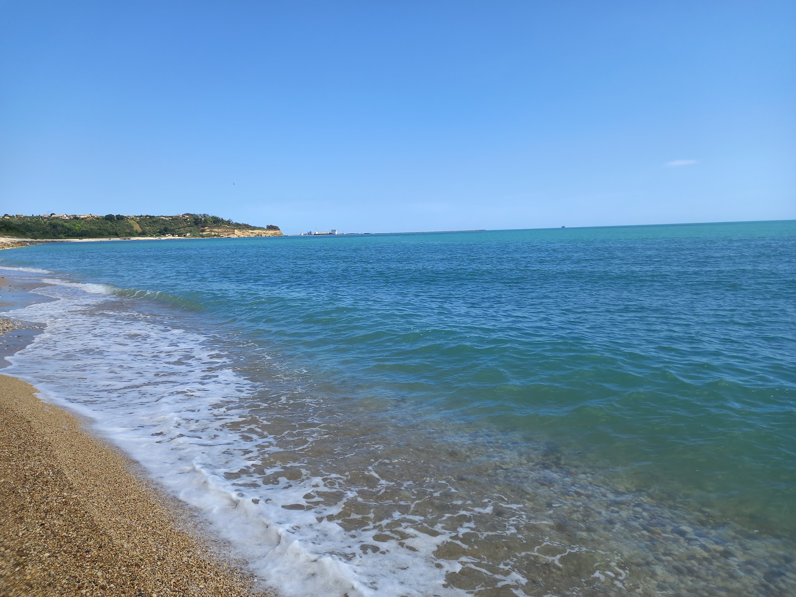 Fotografija Spiaggia di Ripari Bardella podprto z obalami
