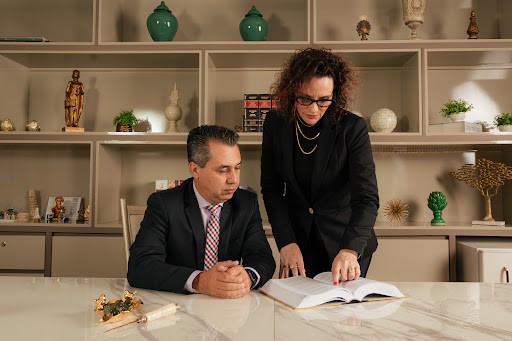 Logo da empresa - Federiche Mincache Advogados