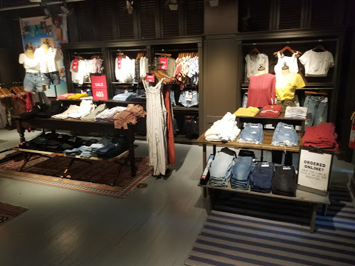 Clothing Store «Hollister Co.», reviews and photos, 755 NJ-18 #738a, East Brunswick, NJ 08816, USA