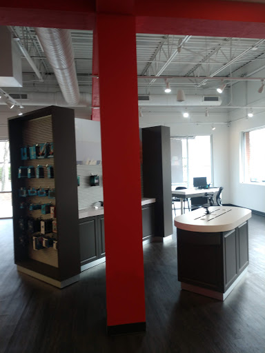 Cell Phone Store «Roswell Verizon Wireless», reviews and photos, 660 W Crossville Rd #100, Roswell, GA 30075, USA