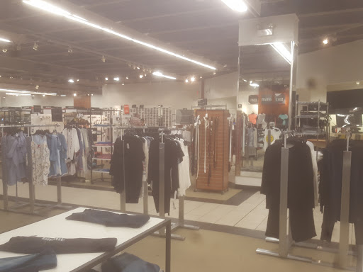 Department Store «Saks OFF 5TH», reviews and photos, 4700 Baldwin Rd, Auburn Hills, MI 48326, USA