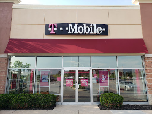 Cell Phone Store «T-Mobile», reviews and photos, 801 Butterfield Rd Suite 101, Wheaton, IL 60187, USA