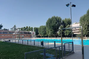 Piscinas Universidad Complutense image