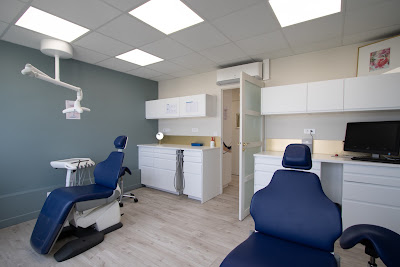 Orthodontiste Courbevoie - Dr Mariam BOUKILI à Courbevoie