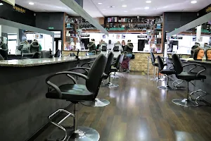 Triunfo hairdressing academy image