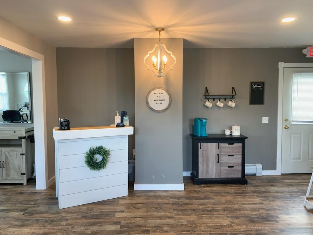 Mane Beauty Salon 04605