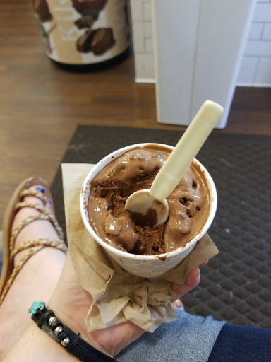 Chocolate Shop «Kilwins Little Rock», reviews and photos, 415 President Clinton Ave, Little Rock, AR 72201, USA