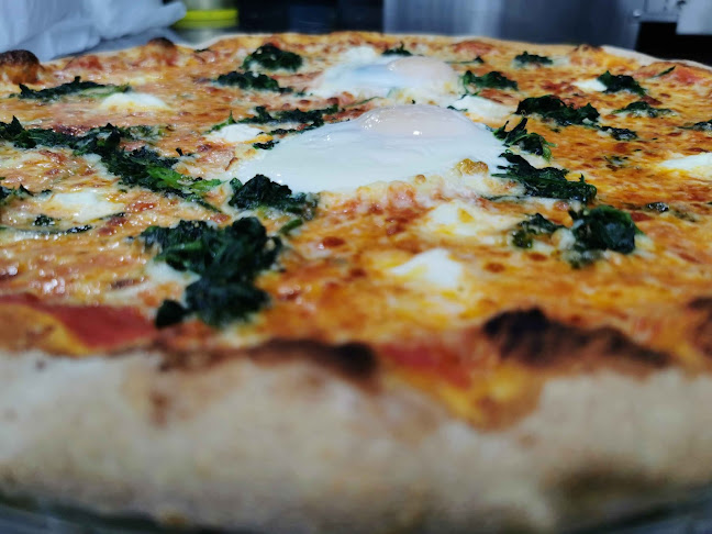 Roman Pizza - Pizza